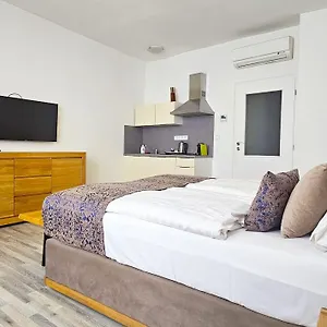  Apart Otel Karlova - Mostecka 10 St Depandance Çek Cumhuriyeti